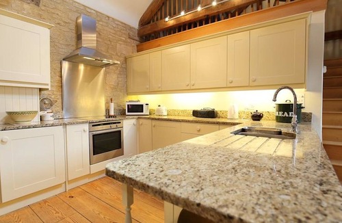 Bourton House | THE GRANARY, pet friendly, with open fire in Bourton-On-The-Water