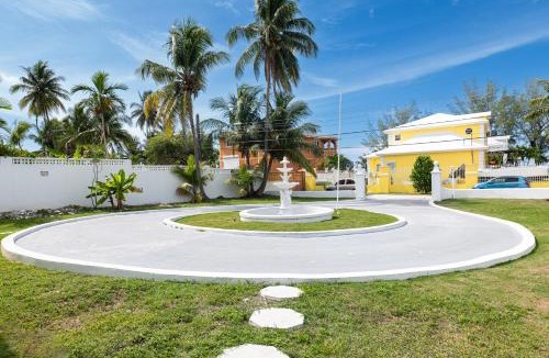 Nassau House | The Grand View Beachfront Villa - Sleeps up 10