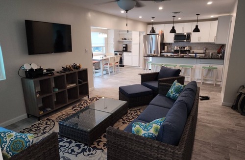 Treasure Cay Villa | The Green Grouper, oversized beach villa.