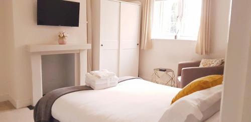 Bray on Thames Apartment | The Green Views Apartment Contractors, Families, Travels
