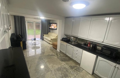 Harlington House | THE HEATHROW LODGE LONDON Uk