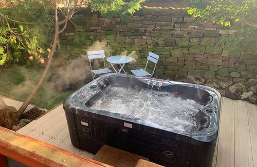 Penrith Cottage | THE HERMITAGE, pet friendly, with hot tub in Penrith