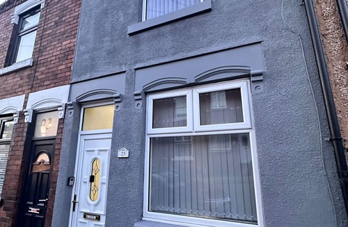 Stoke-on-Trent House | the house is suitable for contractors,family and a group