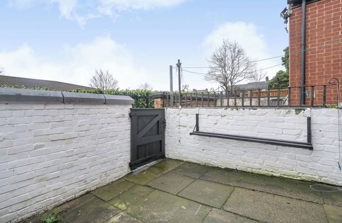 Stoke-on-Trent House | the house is suitable for contractors,family and a group