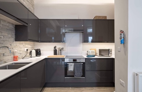 Newquay City Centre Apartment | The Jailhouse, Historic Flat in Central Newquay