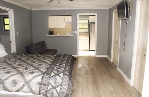 Bahama Reef House | The Jones Suites