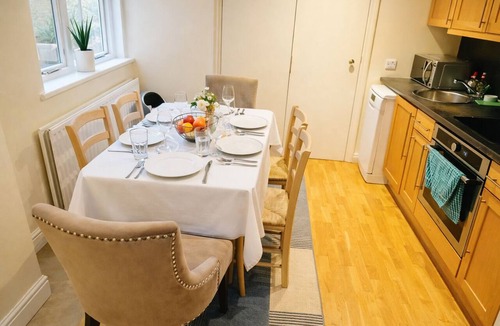 Redcliffe Apartment | The Kensington Cozy Heritage Executive Residence