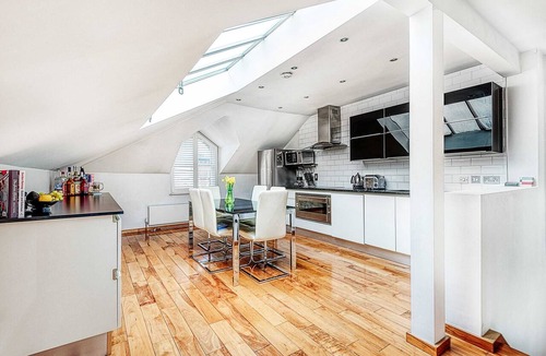 Frognal and Fitzjohns Apartment | The King of Spades - Out of Office Lifestyle