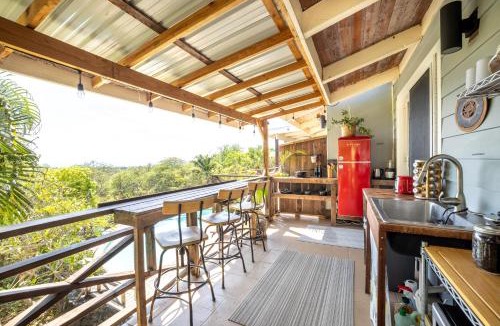 Kailua-Kona House | The Koi House with Pool