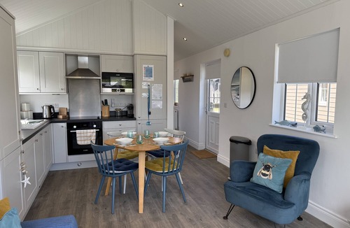 Filey Ski Chalet | The Lake House - a meadow lodge that sleeps 4 guests in 2 bedrooms