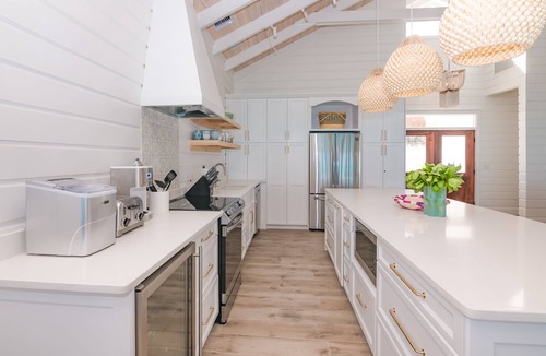 Jimmy Hill Villa | The Lemon Tree House - 5 Bedroom, 6 Bath Oceanfront Villa on Beautiful Tar Bay!