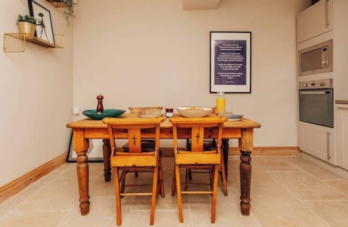 Elkstone House | The Little House, Luxury Cotswolds Stunning Views