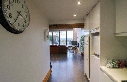 Odell Cottage | THE LODGE @ LODGE FARM, pet friendly, with pool in Harrold