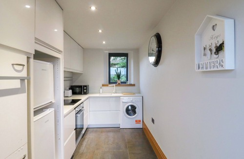 Odell Cottage | THE LODGE @ LODGE FARM, pet friendly, with pool in Harrold