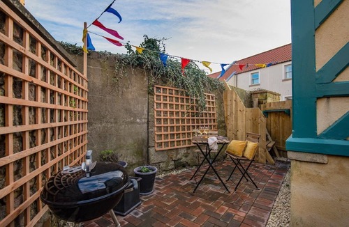 Berwick-upon-Tweed Cabin | THE LOOVRE - A Grade II listed unique tiny holiday home in Berwick-upon-Tweed