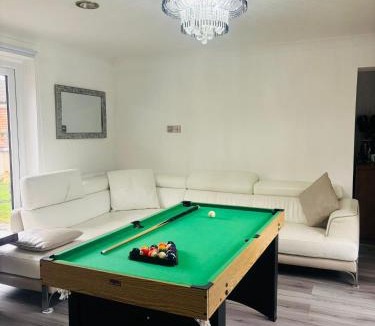 Lacey Green House | The Luxe 2BR Specious Bungalow - Garden & Parking