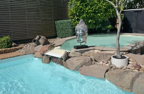 Westoning House | The Luxe Pool House, Westoning
