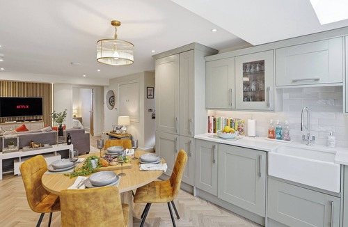 Westoning House | The Luxe Pool HousenLuxury Self Contained 2 Bed Annex with Plunge pool