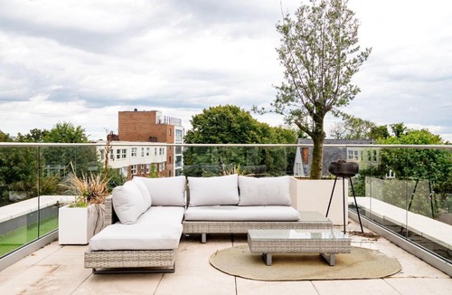 Brondesbury Park Apartment | The Modern Glasshouse