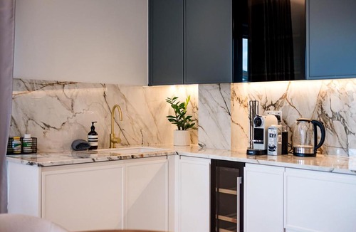 Brondesbury Park Apartment | The Modern Glasshouse