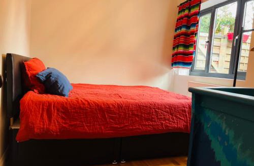 Cricklewood House | The Nest - Beautiful conservation home - 20m to town