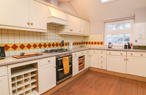 Weymouth Cottage | THE OAST HOUSE, family friendly in Brewers Quay Harbour