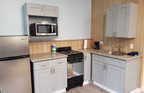 Man O War Cay Apartment | "The Office" Studio - Close to Beach, Dock slip included