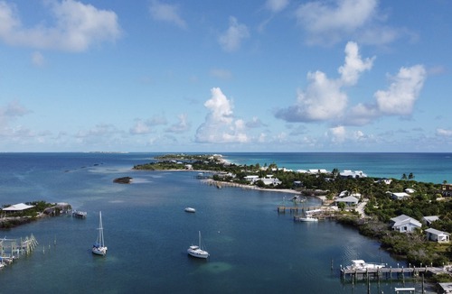 Man O War Cay Apartment | "The Office" Studio - Close to Beach, Dock slip included