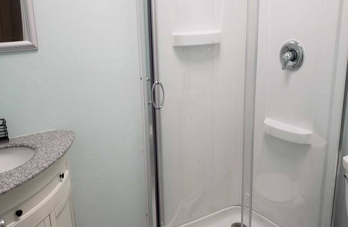 Man O War Cay Apartment | "The Office" Studio - Close to Beach, Dock slip included