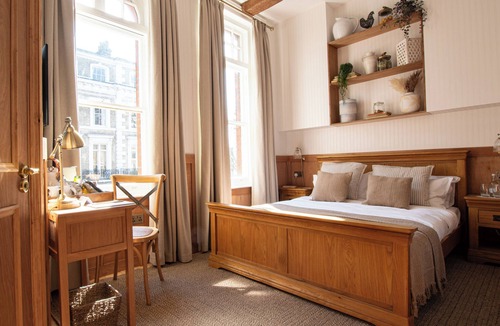 Kentish Town Hotel | The Old Farmhouse Pub & Rooms