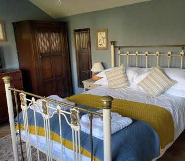 St Neots House | The Old Piggery - tranquil garden guest cottage