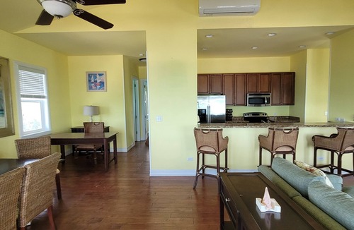 Salt Pond Cabin | The Penthouse Suite Sunset Views Long Island Harbour Club