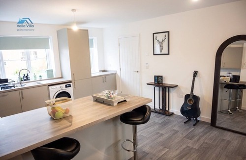 Northampton House | The Pines Villa 2 | Spacious 3BR | Cinema, Games & EV | Parking | Sleeps 10+