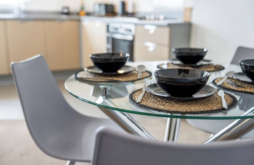 Northampton Apartment | The Pinnacle by Cotels