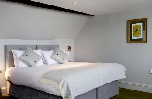 Warwick Town Centre Hotel | The Rose and Crown