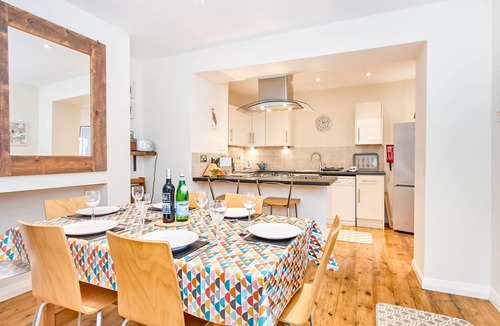 Ventnor Cottage | The Salt Pot - a cottage that sleep 6 guests in 3 bedrooms