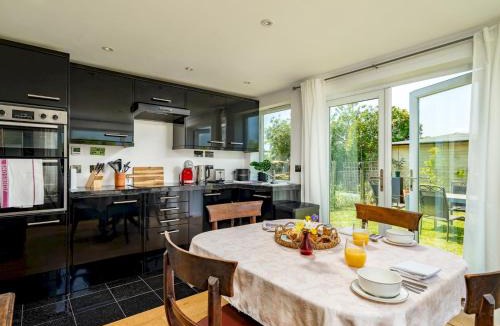 Hartwell House | The Sculptors Cottage - Pass the Keys