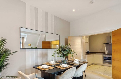 Henley Apartment | The Sovereign Suite - 2-bedroom Luxury Apartment