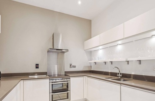 Henley Apartment | The Sovereign Suite - 2-bedroom Luxury Apartment