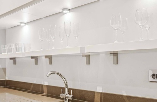 Henley Apartment | The Sovereign Suite - 2-bedroom Luxury Apartment