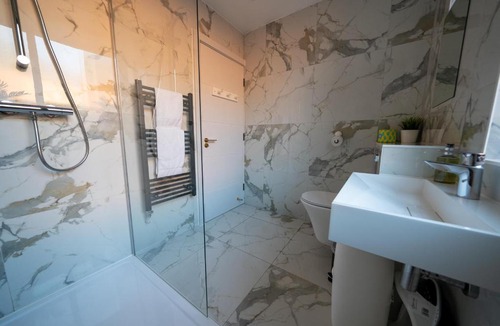 Westbourne Apartment | The Sprinkle Pad 3BR Luxury Family Retreat