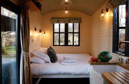Abbess Roding House | The Stables complex Sleeps 6 with hot tub