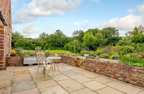 Cheddar House | The Stables