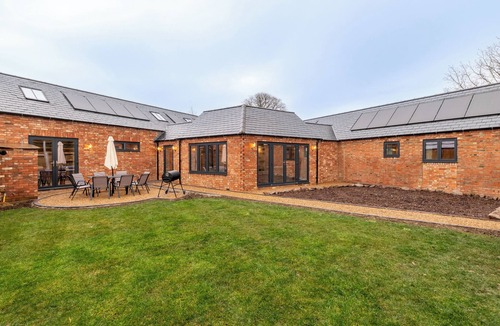 Little Stukeley Cottage | THE STABLES, pet friendly, with a garden in Catworth