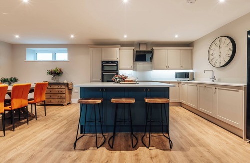 Little Stukeley Cottage | The Stables Stylish 4-Bed Dog Friendly Garden