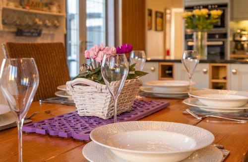 Gotherington Cottage | The Thatch House - sleeps 8 guests in 4 bedrooms