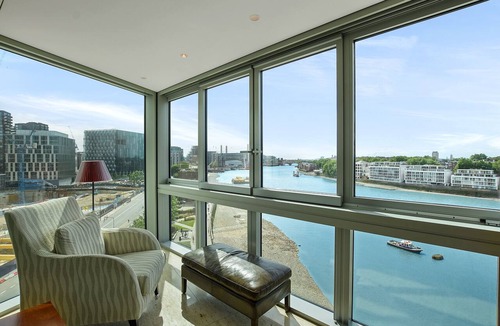 Vauxhall Apartment | THE TOWER: LUXURIOUS LONDON LIVING WITH AWE-INSPIRING VIEWS OF THE THAMES