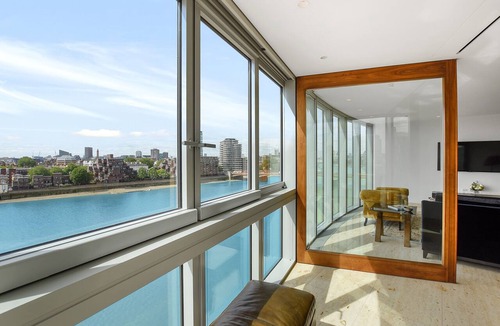 Vauxhall Apartment | THE TOWER: LUXURIOUS LONDON LIVING WITH AWE-INSPIRING VIEWS OF THE THAMES