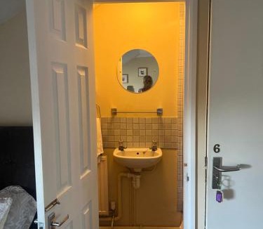 Aylesbury Bed & Breakfast | The Townhouse B and B free continental breakfast included