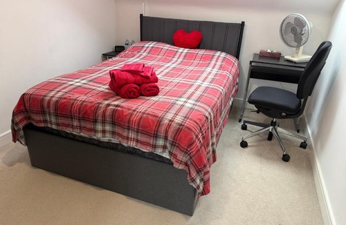 High Wycombe House | The Trinity - Double Bed Suite 2 with Study and Ensuite